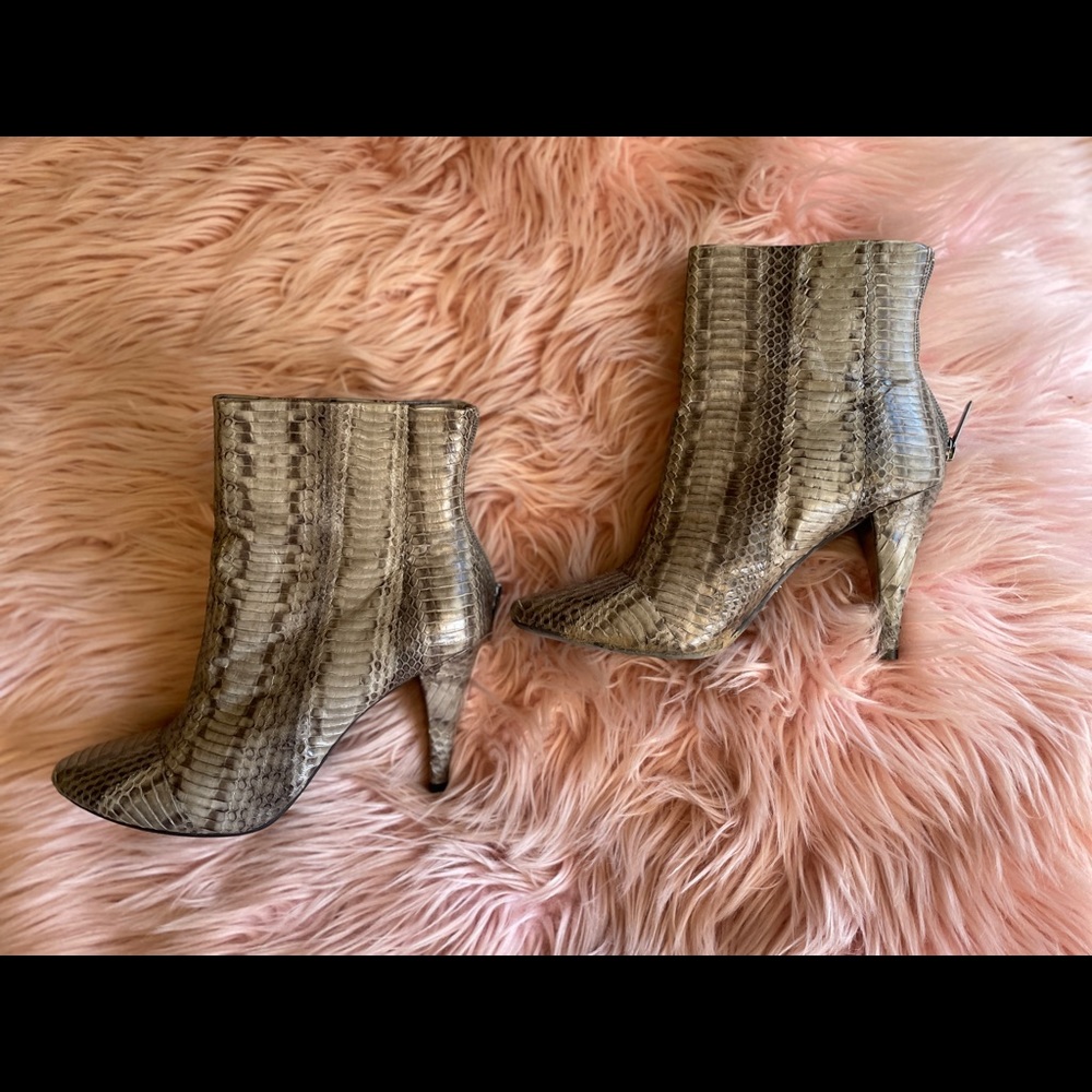 Kenneth Cole Gray Snakeskin Low Boots